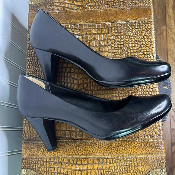 Giani Bernini Black Leather Pumps size 9 & 9.5 - Picture 5 of 11